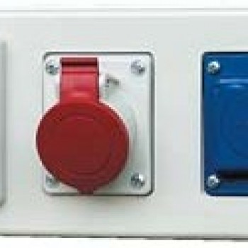 Skydelis su ki&scaron;tukiniais lizdais	D131.2001 (2x16A 5p; 2x230V; 1x32A 5p)	